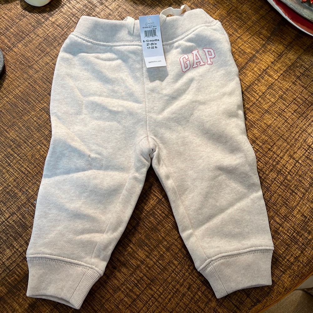 baby Gap heathered cream sweatpants~6-12 mons